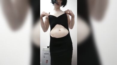 Cum1ra masturbates passionately, caressing her body, dick and ass. In the final, a wonderful orgasm