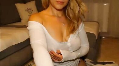 Sexy teens and milfs naked on webcam