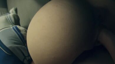 JE BAISE CETTE MAMAN PENDANT QUE SA FILLE DANS LA CHAMBRE D'À CÔTÉ, ÇA NOUS EXITE TROP !