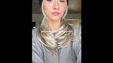 TikTok Girl Unintentional Pussy Slip Live