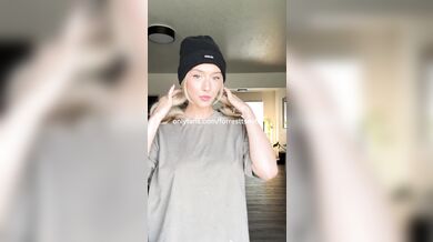 TikTok Girl Unintentional Pussy Slip Live