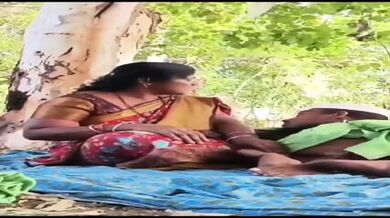 Telugu Mature Paid Bhabhi Giving Handjob And Fucking In Outdoor With Short Man (Viral MMS)
