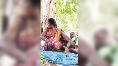 Telugu Mature Paid Bhabhi Giving Handjob And Fucking In Outdoor With Short Man (Viral MMS)