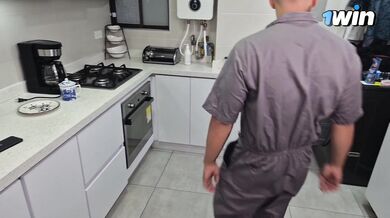 El técnico me repara la lavadora y le pago follando duro y sacando toda su leche -ALEJANDRA PALACIOS