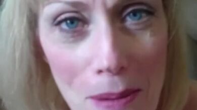 Amateur housewife asks for and recieves a big facial cum