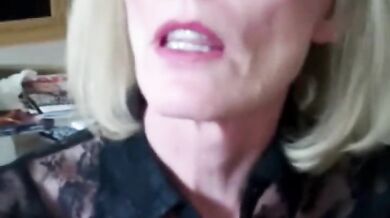 Amateur housewife asks for and recieves a big facial cum