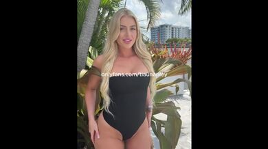 Live Try-On Gaffe Blonde’s Pussy Flash Ignites Frenzy