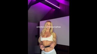 Live Stream Gaffe Petite Star’s Pussy Leak Explodes