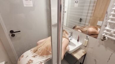 Наглая сводная сестра напросилась на член