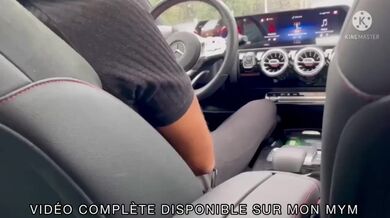 Uber challenge - Je demande au chauffeur Uber de venir me baiser à l’arrière de sa voiture !!