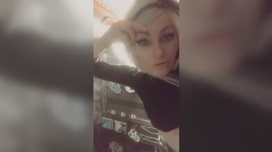 my gf kinda dumb i only feed her crumb