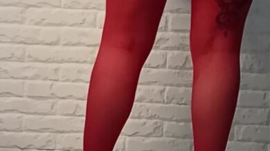 Gets squirted on the ass in Red????????????