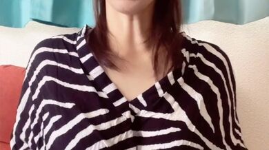 Japanese mature woman masturbates and feels good