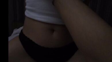 Pareja sexy amateur teniendo sexo mientras fuman