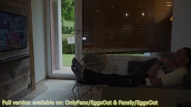 Mentre aspetto mio marito prendo il grosso cazzo del vicino- Amatoriale Dialoghi Ita