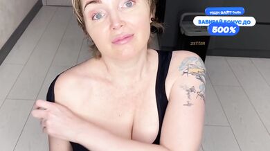 While the stepmother was mopping the floors, the stepson admired her juicy body