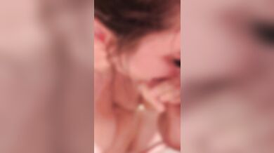 4 fingers deep in sluty milf