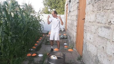 Malvina the cat and I are playing barrel ball