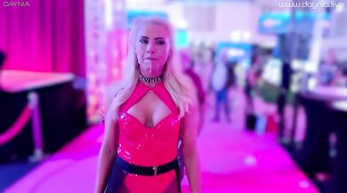 VENUS Messe Berlin - PUBLIC FICK direkt am Messestand + ULTRA Spermawalk | DAYNIA