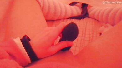 Pov : It's cold and a girl masturbates to be warm satisfyer under the sheets cute teen orgasm