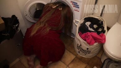 My stepsister is doing laundry, I fucked her and cummed on her clothes