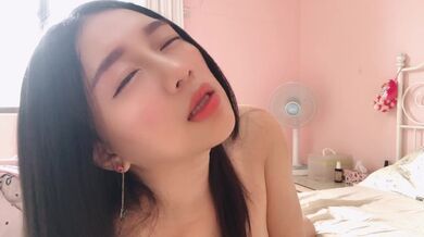 台灣swag女主播daisybaby在家全裸自慰I really want to fuck so I can only masturbate in my room