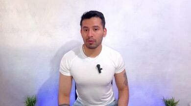 Carnicero dotado con 21cm penetra a pelo a su cliente favorito