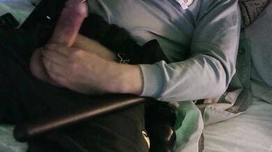 grilletes apretando mis huevos, vigilante de seguridad