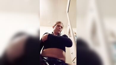 Kitty Kat trans girl masturbates and cums with dildo