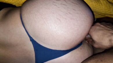 MI  HERMANASTRO QUIERE FOLLAR POR PRIMERA VEZ Y DEJAR DE SER VIRGEN CORRIENDOSE EN MI CULO