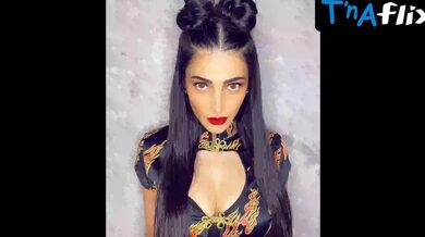 Shruti Haasan Breasts Scene in Shruti Haasan Hot Sexy Bold January June 2022