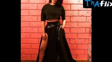 Shruti Haasan Sexy Scene in Shruti Haasan Hot Sexy Bold 2017