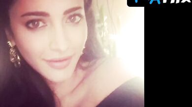 Shruti Haasan Sexy Scene in Shruti Haasan Hot Sexy Bold 2017