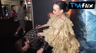 Sisi Stringer Breasts Scene in Sisi Stringer Mortal Kombat Premiere On Brisbane