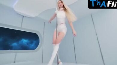 Aleyna Tilki Breasts Scene in Aleyna Tilki Retrograde