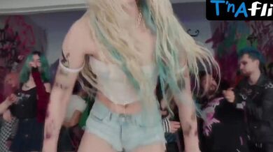 Aleyna Tilki Sexy Scene in Aleyna Tilki Take It Or Leave It