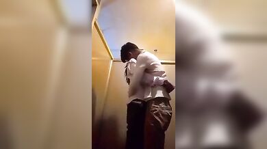 Extra Class Chal Rahi Hai Didi Ke Liye...