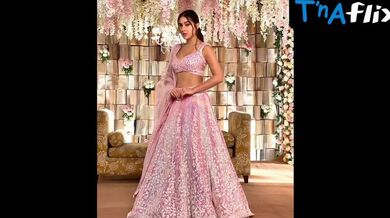 Sara Ali Khan Breasts Scene in Sara Ali Khan Hot Sexy Bold April June 2021