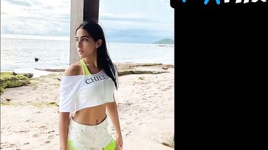 Sara Ali Khan Breasts Scene in Sara Ali Khan Hot Sexy Bold April June 2021