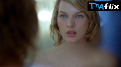 Milla Jovovich Breasts, Bush Scene in Milla Jovovich Sexy And Nude Performance In Resident Evil