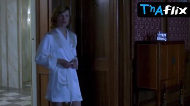 Milla Jovovich Breasts, Bush Scene in Milla Jovovich Sexy And Nude Performance In Resident Evil