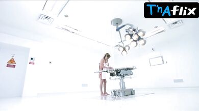 Milla Jovovich Breasts, Bush Scene in Milla Jovovich Sexy And Nude Performance In Resident Evil