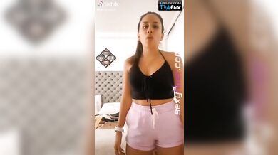 Gina Yangali Sexy Scene in Al Fondo Hay Sitio