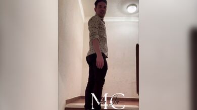 TEASER je le suce dans les escalier de notre résidence de nos vacance au Cap D'agde