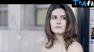 Laura Leoni Breasts Scene in Je Suis Nue