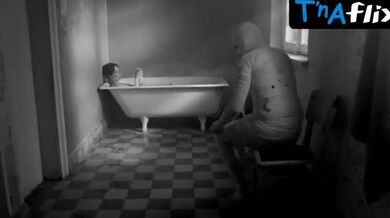 Dolores Bouckaert Breasts, Bush Scene in Hendrik Is Ziek