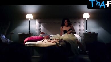 Melania Cruz Sexy Scene in Dhogs