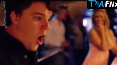 Leila Ciancaglini Breasts Scene in Euroclub