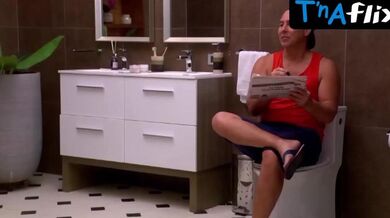 Virna Flores Sexy Scene in Al Fondo Hay Sitio