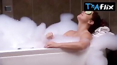 Virna Flores Sexy Scene in Al Fondo Hay Sitio